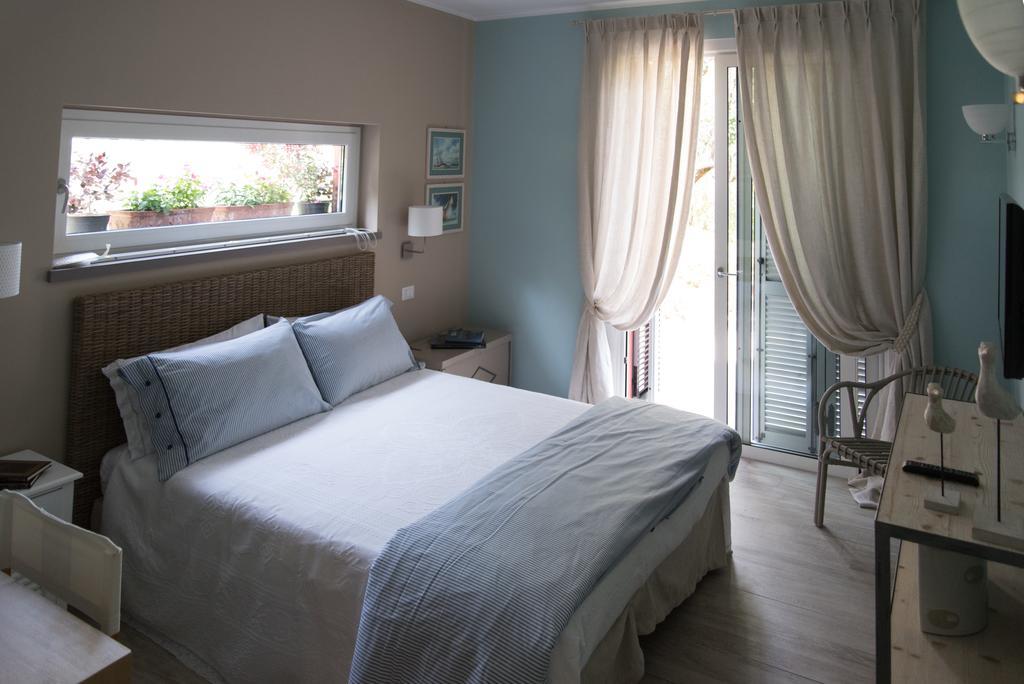 B&B La Dimora Del Garda Sirmione Room photo